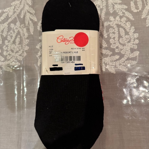 NWT FOUR PAIRS of HUE Women's Socks - Picture 3 of 6